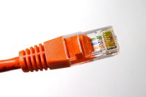 路由器管理界面截图，显示局域网IP分配列表与公网IP地址信息，黑色主题运维风格